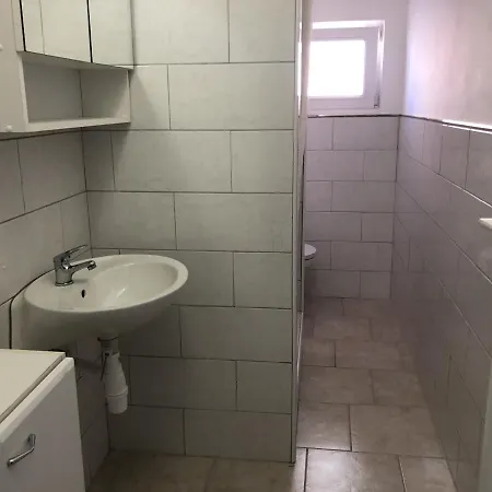 With A Parking Space - 17746 * Vir